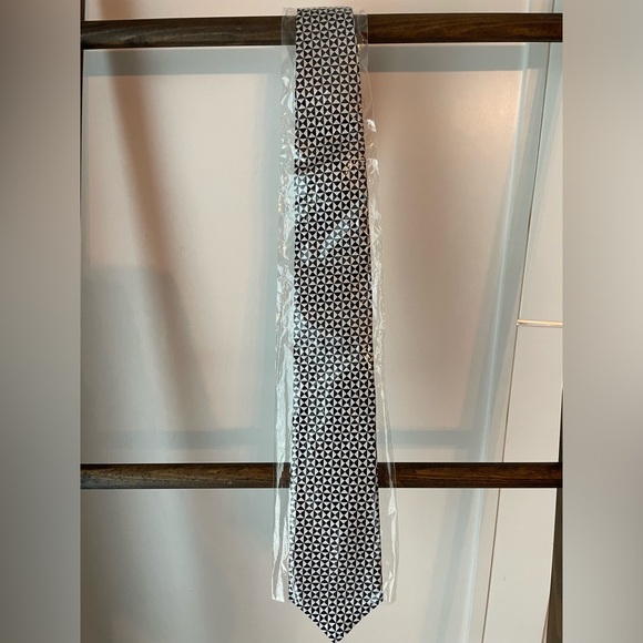 Brand-new Charles Tyrwhitt Handmade Luxury Tie - Picture 2 of 5